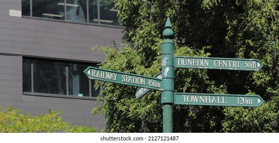 Dunedin, New Zealand: February 18 2022: Victorian-style Street Sign At The Octagon In Dunedin City. Signs To Dunedin Centre, Railway Station, And Town Hall.