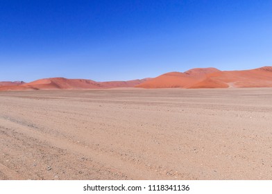 Dunes In The Namib Desert To The Horizon, Sossusvlei, Namibia, Africa./Dunes In The Namib Desert