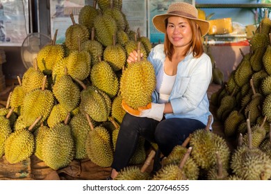 Durian Farmer Sell Durian At The Market