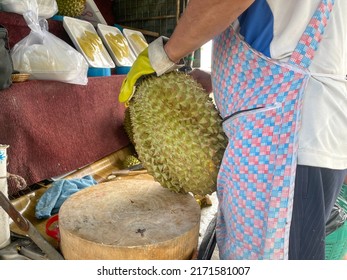 
Durian Seller Is Peeling Durian With His Diligence.