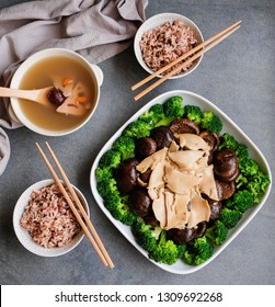 During The Chinese Festive Holiday, Lavish Home Cooked Dishes Graced The Dining Table / Festive Food / Braised Abalone, Chinese Mushrooms With Broccoli And Lotus Root Double Boiled Soup