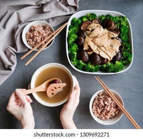 During The Chinese Festive Holiday, Lavish Home Cooked Dishes Graced The Dining Table / Festive Food / Braised Abalone, Chinese Mushrooms With Broccoli And Lotus Root Double Boiled Soup