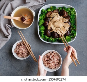 During The Chinese Festive Holiday, Lavish Home Cooked Dishes Graced The Dining Table / Festive Food / Braised Abalone, Chinese Mushrooms With Broccoli And Lotus Root Double Boiled Soup