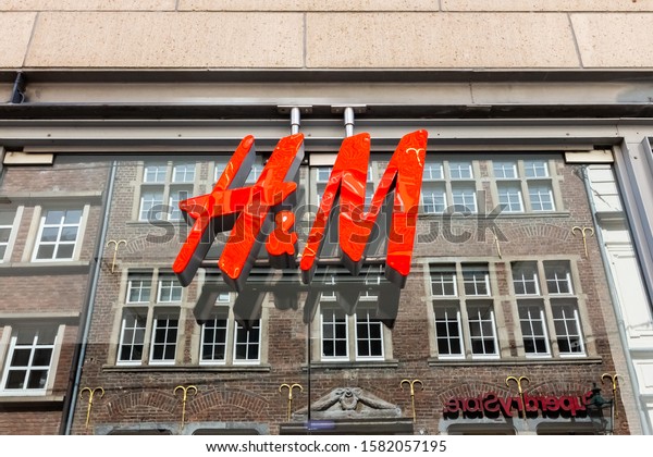 Dusseldorf Germany Augustus 1118 Hm Retail Stock Photo Edit Now