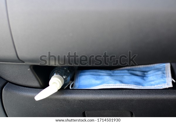 Dust mask in the\
car