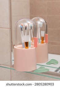 Dust-proof container for bathroom tools on display shelf, dust-proof lid keeps brushes clean between uses, dust-proof design protects makeup applicators from airborne particles.