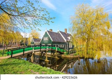 Dutch house with bridge and lake - Zaanse Schans, Netherlands
