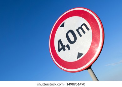 Dutch Road Sign: No Access For Vehicles With A Height Greater Than 4,0 M