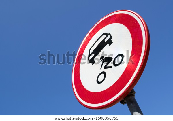 Dutch road sign:\
no access for motor\
vehicles