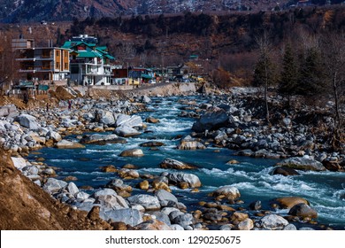 Dwelling By The River In Manali