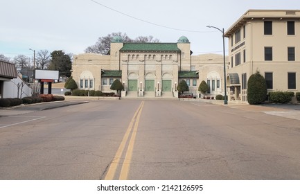 Dyersburg, Tennessee United States - February 13 2022: A Historic Building In The Town Square With A Green Roof