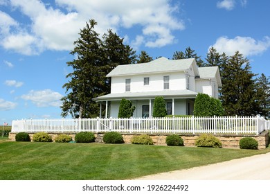 DYERSVILLE, IOWA - AUGUST 20, 2015: Field Of Dreams House And Movie Set. The 1989 Film Starring Kevin Costner Was Filmed On The Lansing Family Farm.