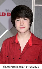 Dylan Minnette Arriving At The Old Dogs World Premiere El Capitan Theater Los Angeles,  CA November 9, 2009