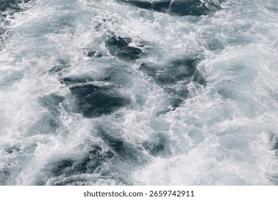 Dynamic Ocean Waves in Motion