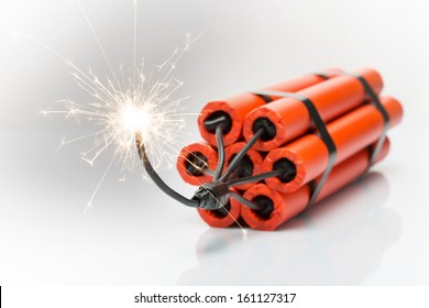 Dynamite pack with burning wick