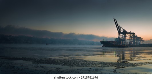 Early morning fog at freezing temperatures in the port of Hamburg - Powered by Shutterstock