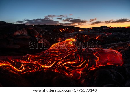 early morning light and a pahoehoe lava flow