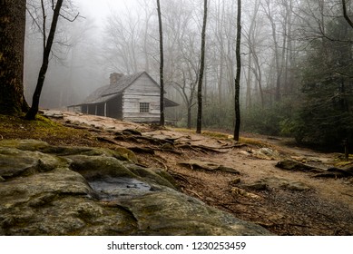 Early Pioneer's Cabin, Gatlinburg, Tennessee.	