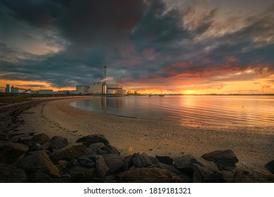 Early Summer Morning At Seaside Park In Bridgeport, Connecticut, USA.