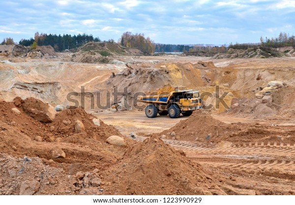 Earth
mover loading dumper truck with sand in quarry. Excavator loading
sand into dumper truck.Quarry for the extraction of minerals. Large
quarry dump truck. Production useful
minerals.