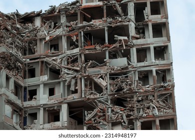 Earthquake. Japan. Destroyed building that collapsed. Ruined. Catastrophic zone. War. Explosion. Ukraine. January. 2025. ATACMS. Cyclone. Tibet. China. Dead. Kyushu. Kochi. Southwestern. Tsunami.