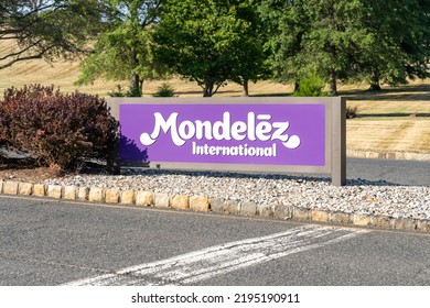 East Hanover, NJ, USA - August 16, 2022: Mondelez International Sign At Its Facility In East Hanover, NJ, USA, An American Confectionery, Food And Beverage And Snack Food Company. 