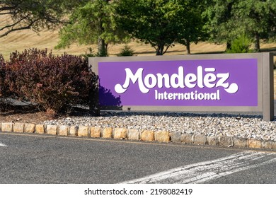 East Hanover, NJ, USA - August 16, 2022: Mondelez International Sign At Its Facility In East Hanover, NJ, USA, An American Confectionery, Food And Beverage And Snack Food Company. 