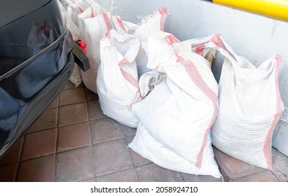 East Java, Indonesia, October 15, 2021. Garbage In Plastic Sacks Is Placed In The Back Of A Car. Plastic Sacks Are Woven Sacks Made Of Polypropylene Or PP Yarn In A Coiled Circle