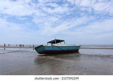 East Kalimantan - Indonesia (May 17, 2022) : A boat moored on the beach