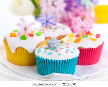 Easter Cupcakes With Spring Flowers