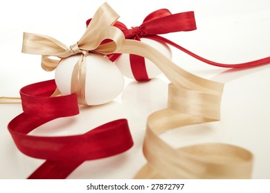 Easter egg with a bow