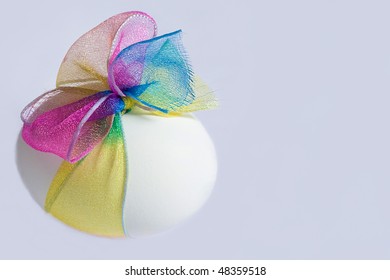Easter egg with a bow