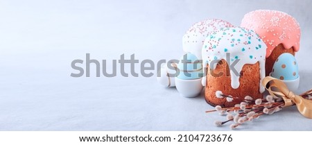 Easter egg and cake on grey table background. Happy easter backdrop for spring holiday. Card with a copy of the place for the text.
