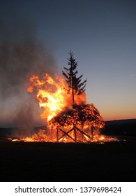 Easter fires (also called jaudus) are kindled at Easter in the liturgy of the church and in many places due to different customs. Here is an Easter bonfire in the Harz in Germany