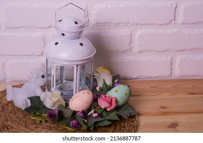 Easter Home Interior. Spring Flowers In A Vase And Easter Eggs