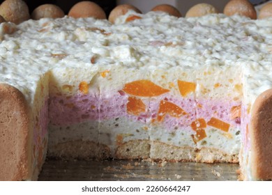 Easy no-bake jelly cheesecake with peaches and sponge fingers