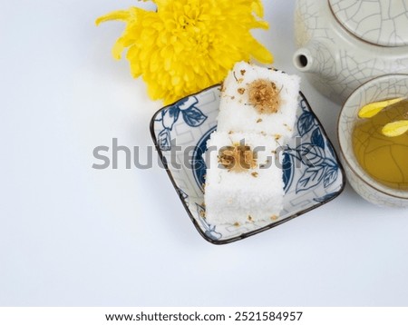 Eating Osmanthus Cake and Drinking Osmanthus on Double Ninth Festival