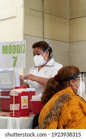 ECATEPEC DE MORELOS, MÉXICO, 24 FEBRUARY 2021: Nurse Discarding A Syringe After Vaccinating An Older Adult Against Covid 19 At The Melchor Muzquiz Civic Center In Ecatepec