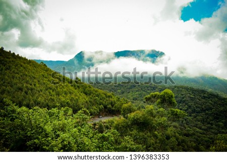 Echo Point always has a greenish look as it is covered with abundant green sceneries. It is an adventurous destination, which will be a perfect choice for those who love nature walk or trekking.