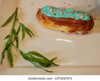 Eclairs Cooked At Master Class. Confectionery Education. Cookies, Cakes, Sweet Cream, Puff Pastry. Vanilla, Mint And Confectionery Powders