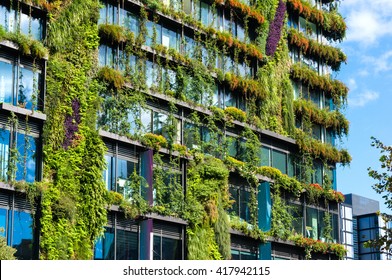 Eco Architecture. Green Skyscraper With Hydroponic Plants On The Facade. Ecology And Green Living In City, Urban Environment Concept. Park In The Sky, One Central Park Building, Sydney, Australia