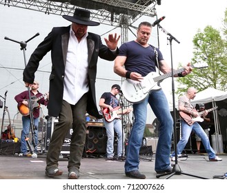 Eddie Montgomery (L) And Troy Gentry Of Montgomery Gentry Performs Onstage During The ACM Party For A Cause Festival At Globe Life Park In Arlington On April 17, 2015 In Arlington, Texas.