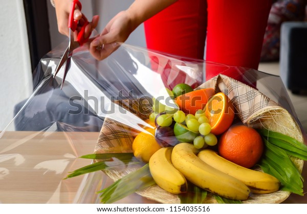 Edible Bouquet Lime Orange Banana Grapes Plum\
Background Texture Defocus\
scissors