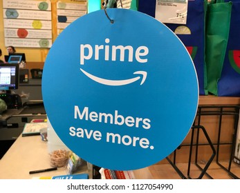 Edina, MN/USA- June 30, 2018. Whole Foods Interior Shot Featuring A Sign Of Their New Prime Members Discount.