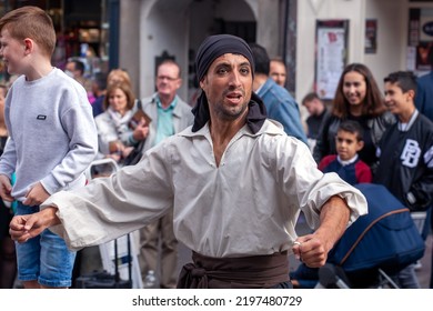 Edinburgh Festival Fringe 2022-5 Aug-29 Aug Edinburgh UK. Performers On The Street. Actors Of Street Theater And Musicians In Capitol Of Scotland. A Comedy Actor Performed On The Royal Mile. 