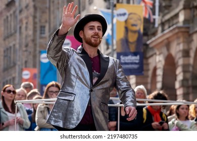 Edinburgh Festival Fringe 2022-5 Aug-29 Aug Edinburgh UK. Performers On The Street. Actors Of Street Theater And Musicians In Capitol Of Scotland. A Comedy Actor Performed On The Royal Mile. 