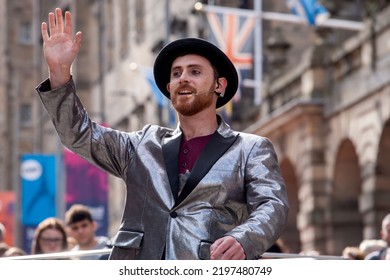 Edinburgh Festival Fringe 2022-5 Aug-29 Aug Edinburgh UK. Performers On The Street. Actors Of Street Theater And Musicians In Capitol Of Scotland. A Comedy Actor Performed On The Royal Mile. 