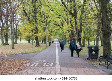 Edinburgh, Scotland - 27 October 2016 : People Walking And Cycling The Meadows Park In Spring. Edinburgh, United Kingdom