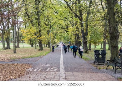 Edinburgh, Scotland - 27 October 2016 : People Walking And Cycling The Meadows Park In Spring. Edinburgh, United Kingdom