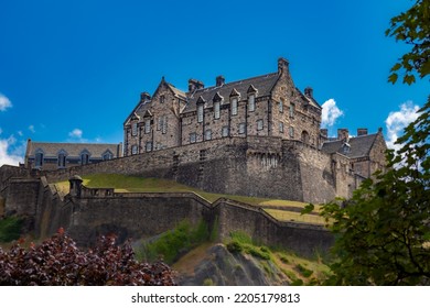 Edinburgh, Scotland - August 1st 2022 - Visiting Downtown Edingburgh During The Summer, Enjoying The Stunning Old City And Scottish Culture